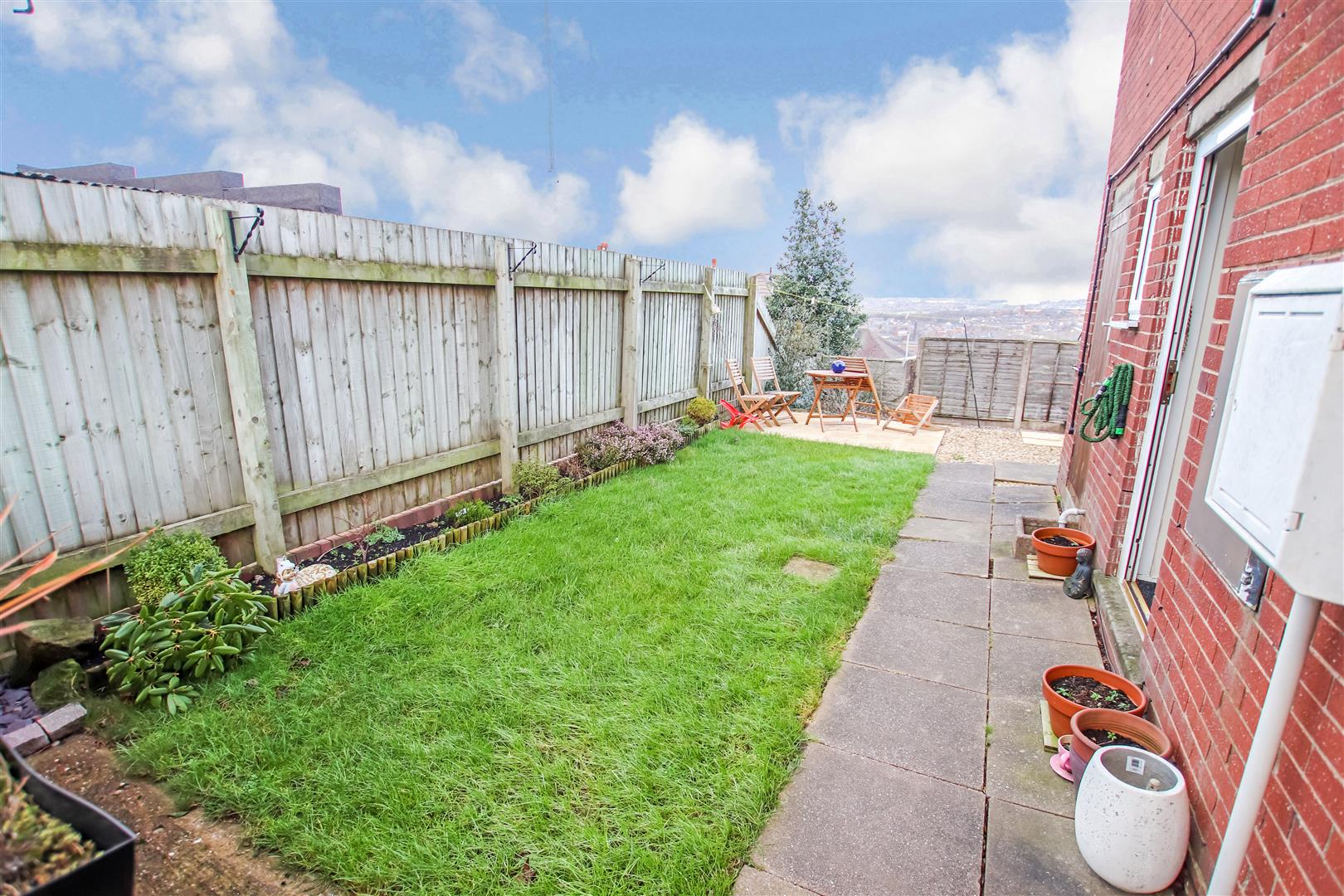 SIDE GARDEN